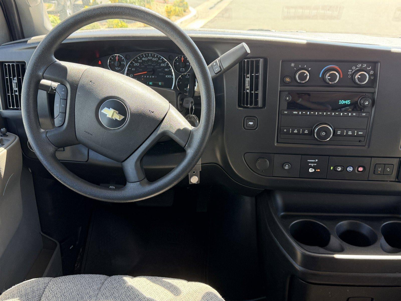 2025 Chevrolet Express Passenger 1LT