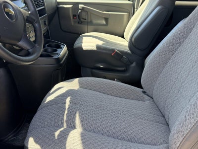 2025 Chevrolet Express Passenger 1LT