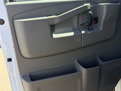 2025 Chevrolet Express Passenger 1LT