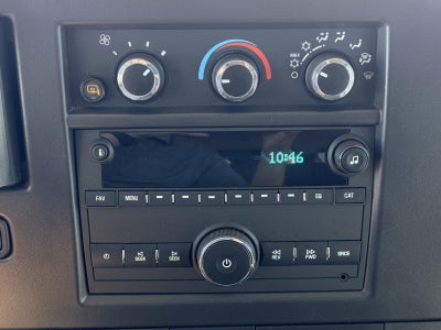 2025 Chevrolet Express Passenger 1LT