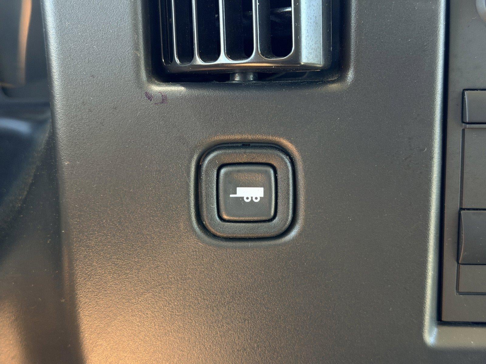 2025 Chevrolet Express Passenger 1LT