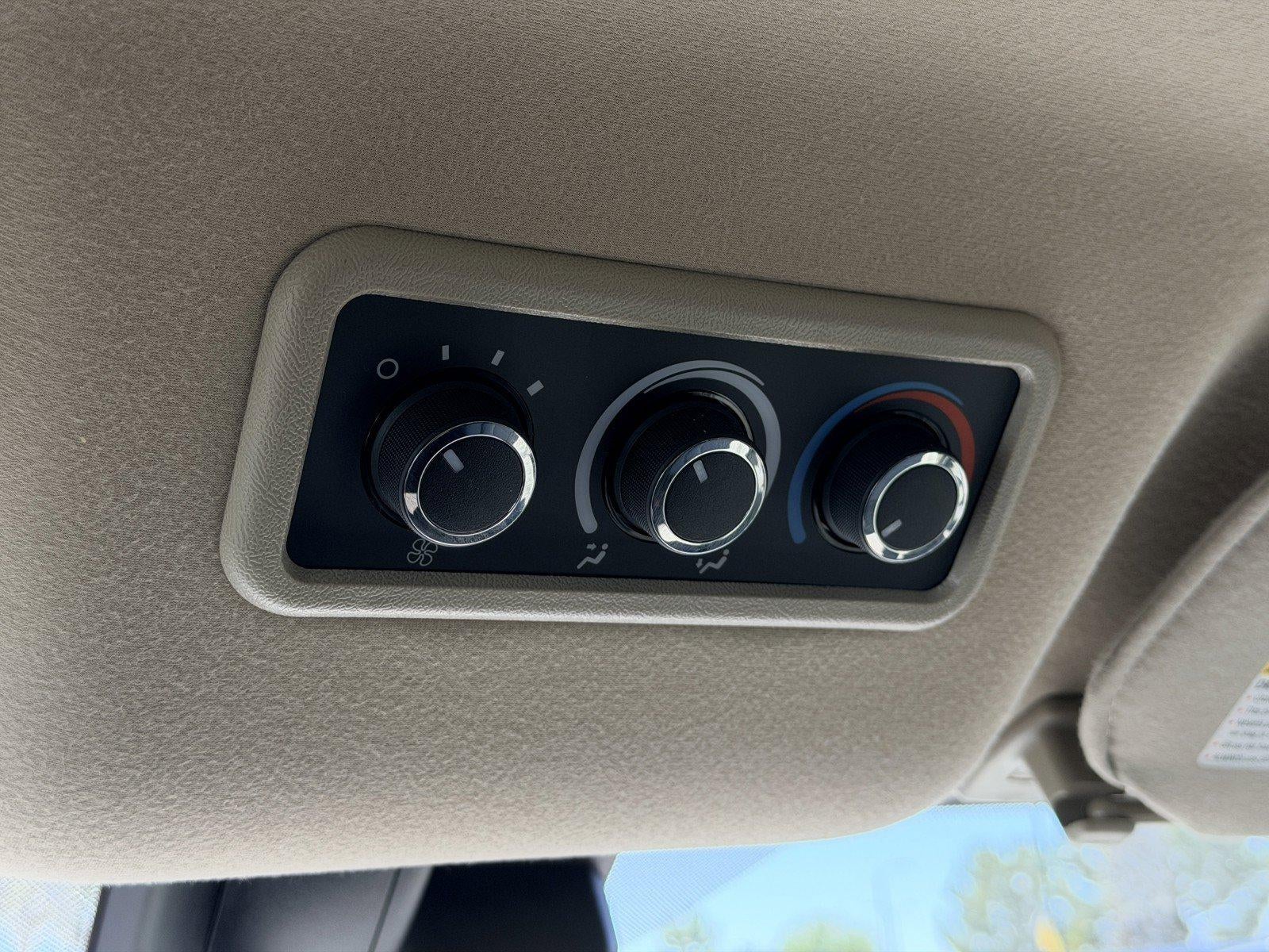 2025 Chevrolet Express Passenger 1LT