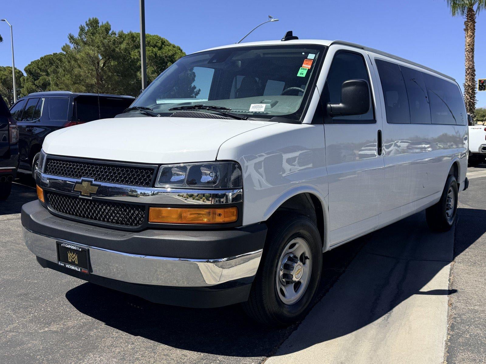2025 Chevrolet Express Passenger 1LT