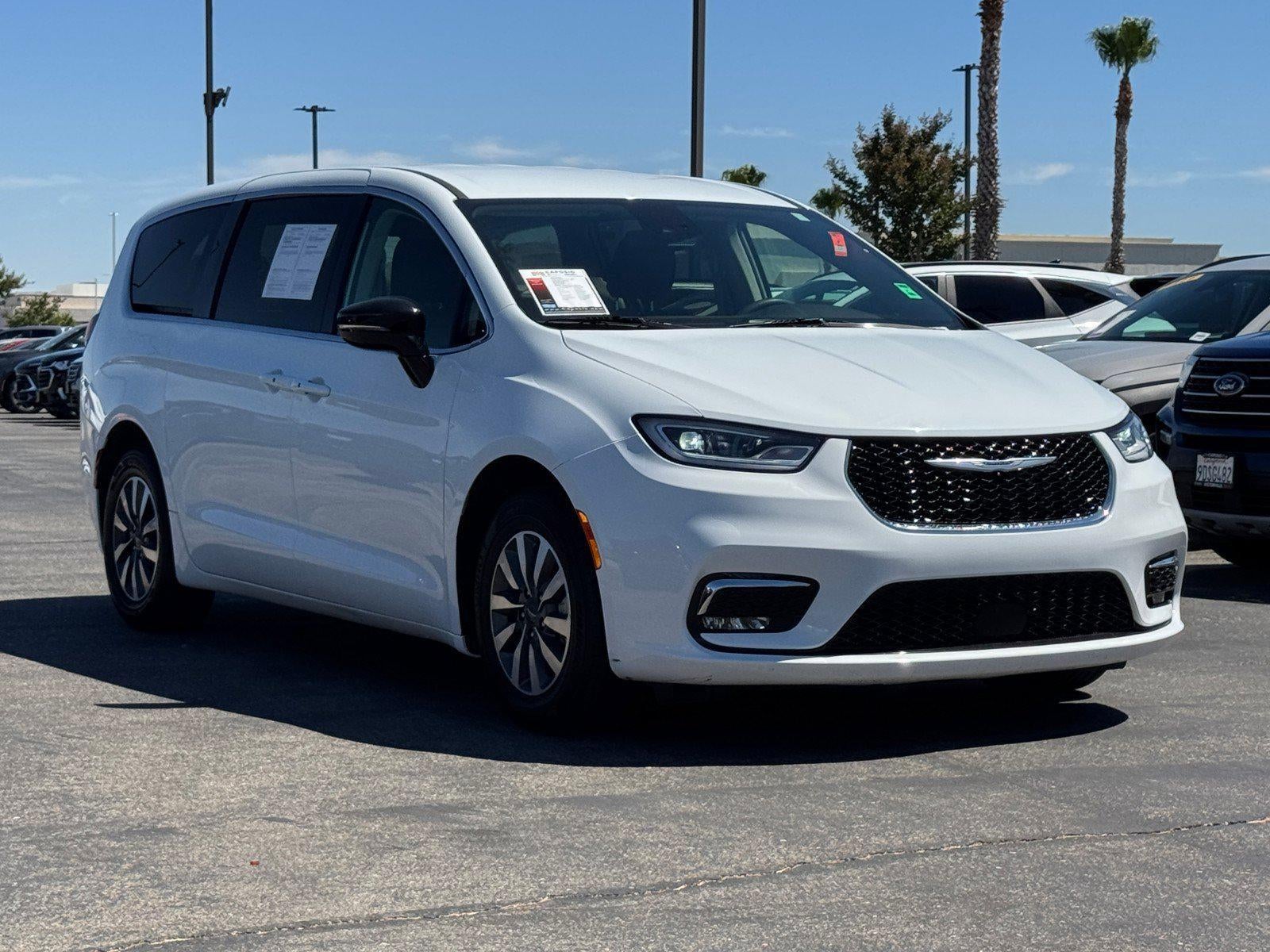 2024 Chrysler Pacifica Hybrid Select