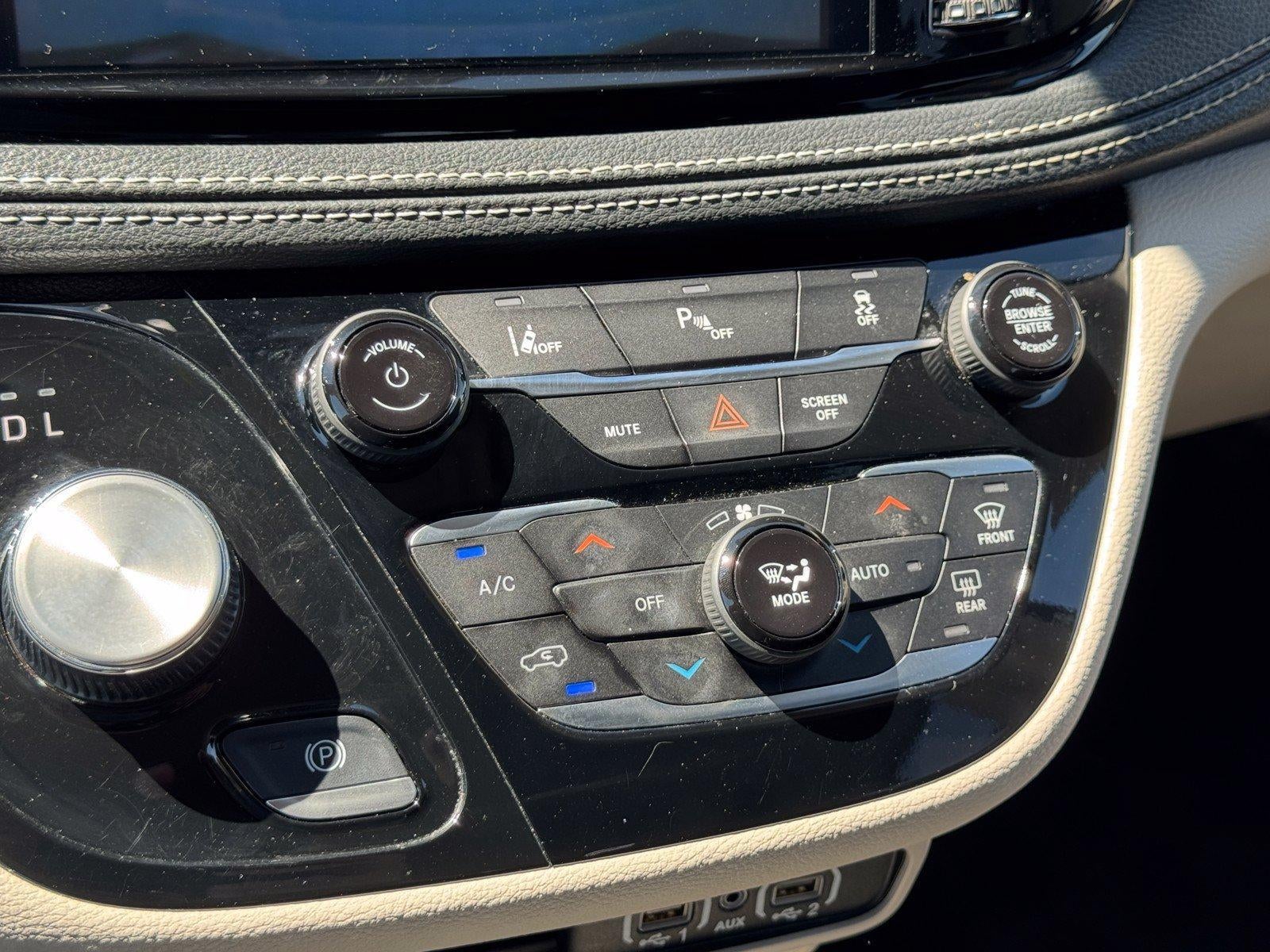 2024 Chrysler Pacifica Hybrid Select