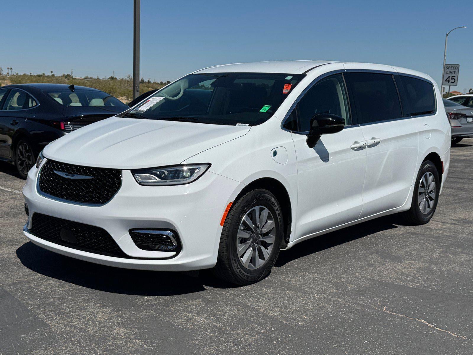 2024 Chrysler Pacifica Hybrid Select