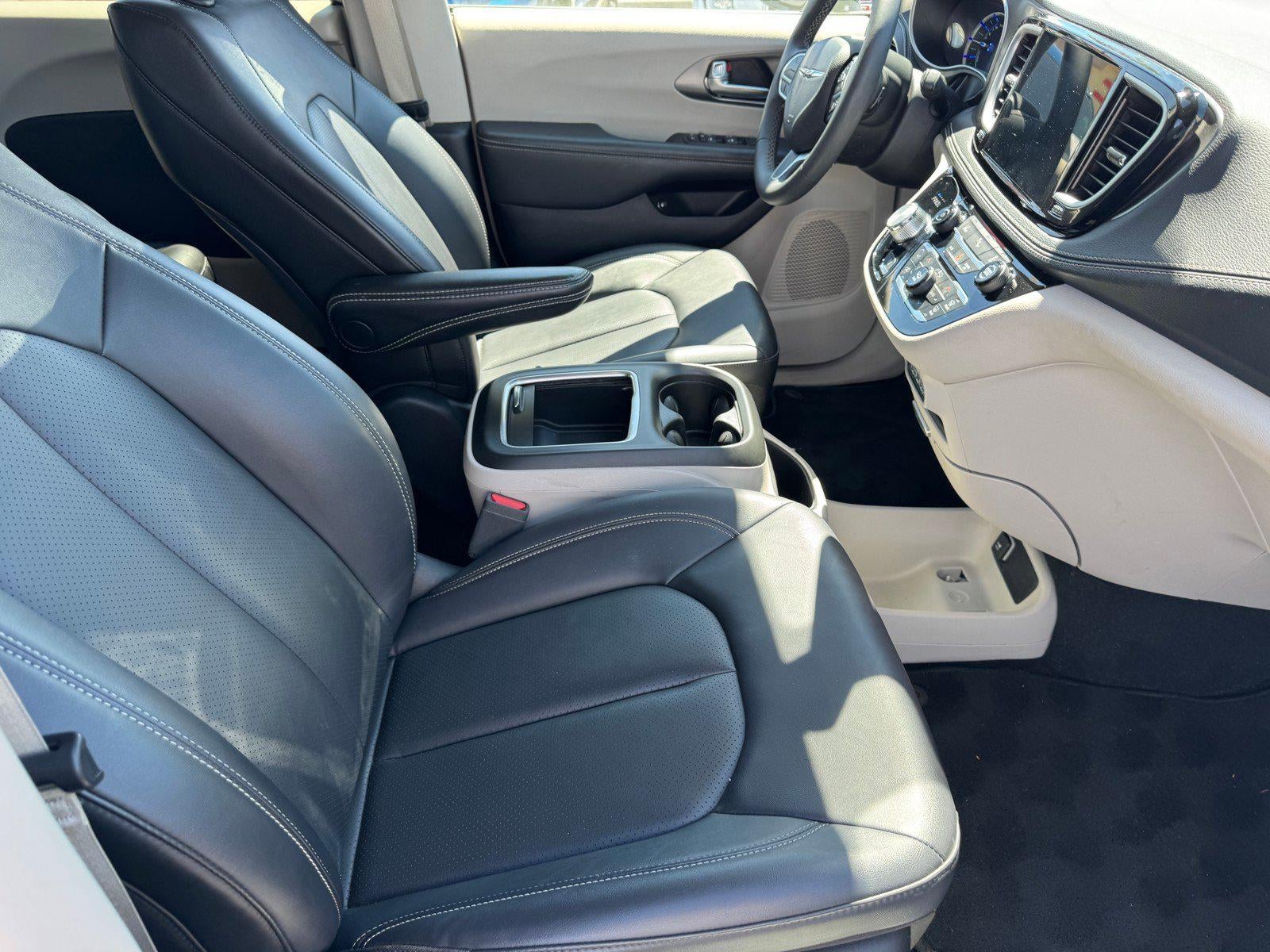 2024 Chrysler Pacifica Hybrid Select