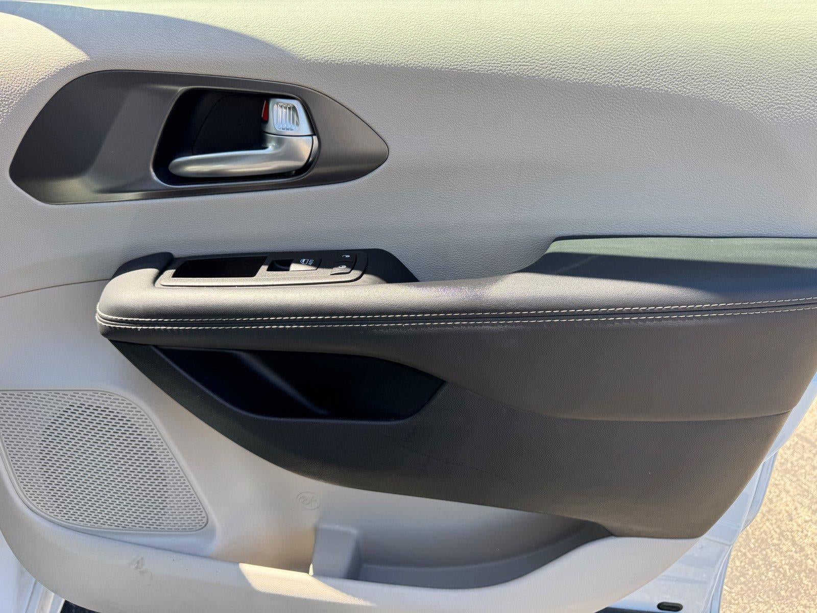 2024 Chrysler Pacifica Hybrid Select