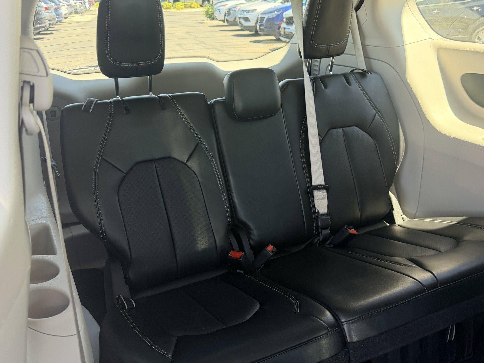 2024 Chrysler Pacifica Hybrid Select