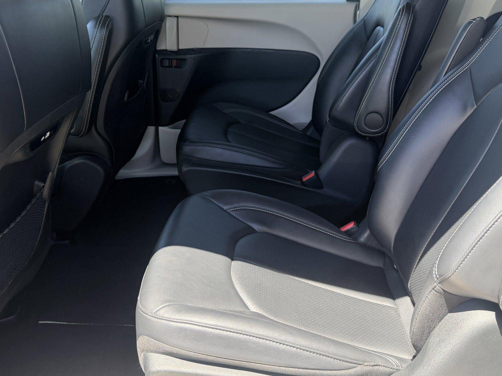 2024 Chrysler Pacifica Hybrid Select