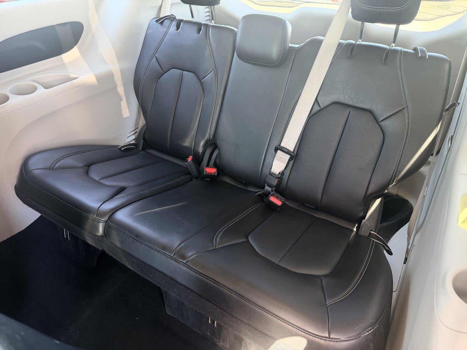 2024 Chrysler Pacifica Hybrid Select