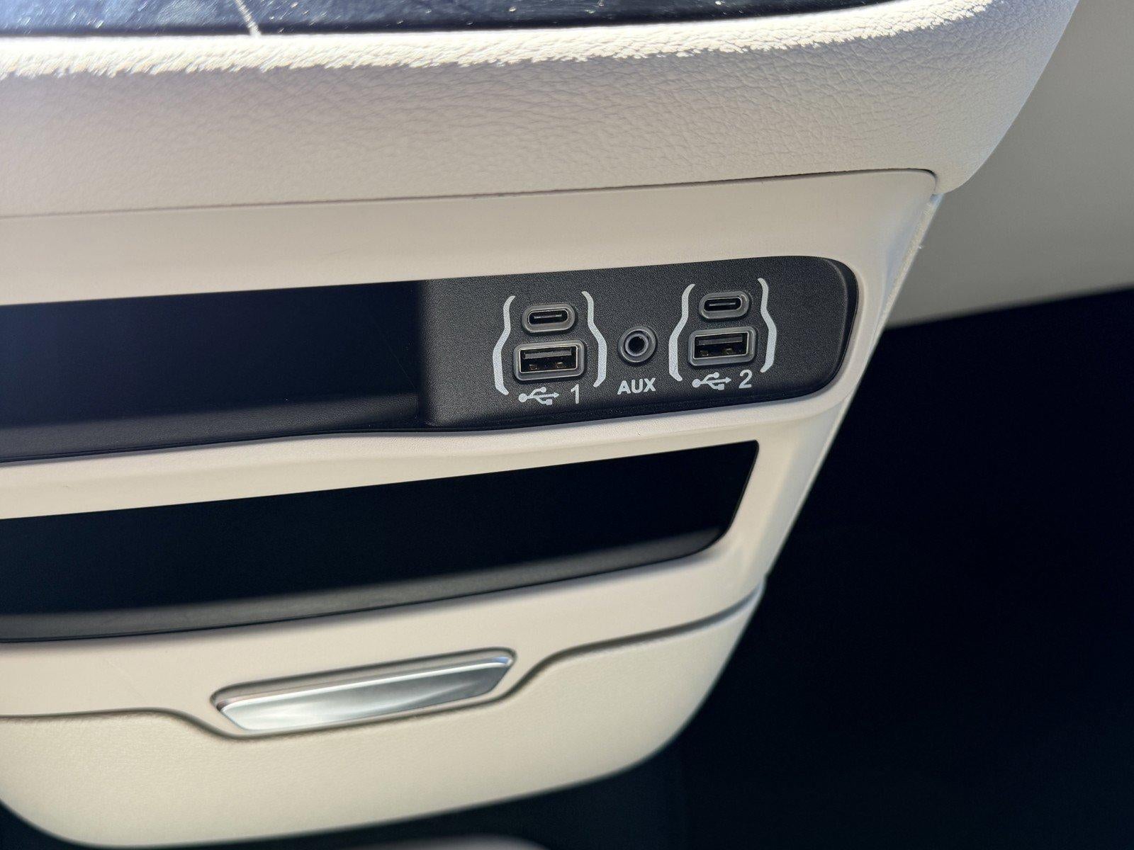 2024 Chrysler Pacifica Hybrid Select