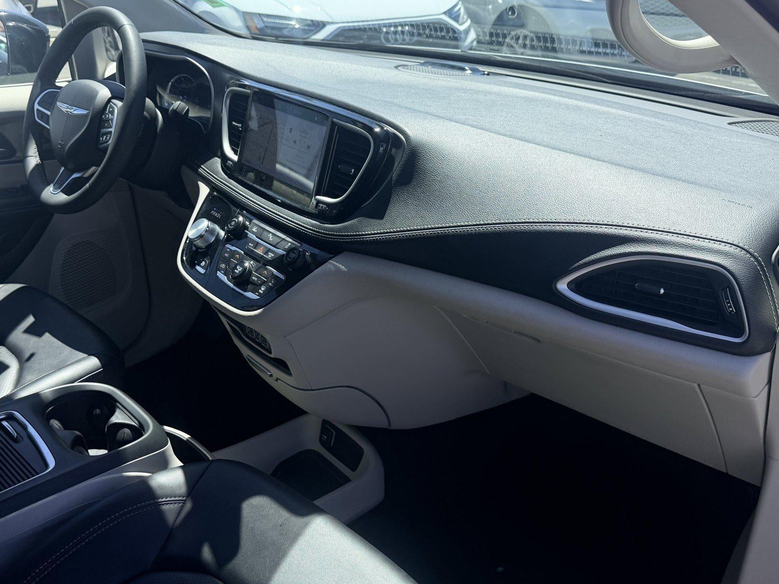 2024 Chrysler Pacifica Hybrid Select
